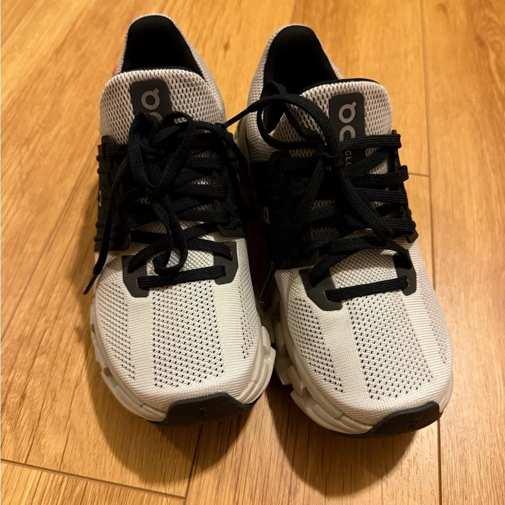 On Running Women's Black and White Running Shoes - Picture 2 of 4